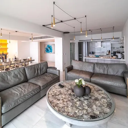 Luxurious Sea Front Three Bedroom Apartament *