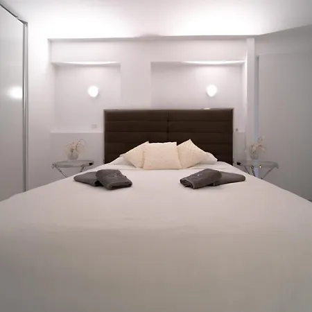 Luxurious Sea Front Three Bedroom Apartament Limassol