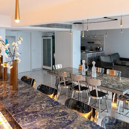 Apartament Luxurious Sea Front Three Bedroom