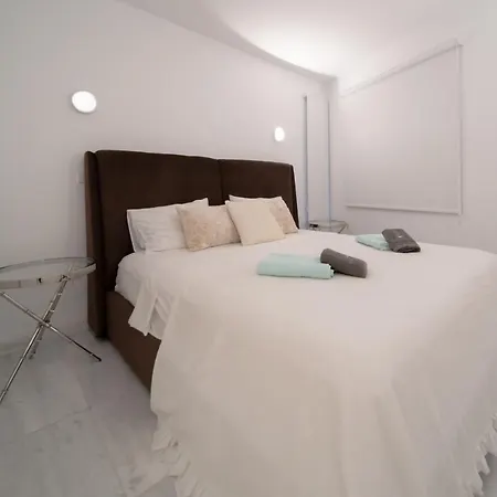 Luxurious Sea Front Three Bedroom Apartament *