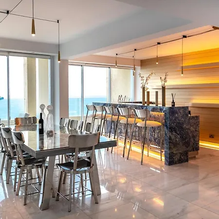Luxurious Sea Front Three Bedroom *