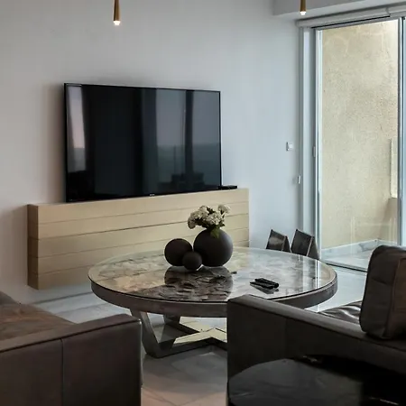 Luxurious Sea Front Three Bedroom *