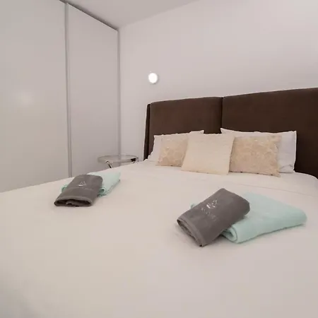 Luxurious Sea Front Three Bedroom Апартаменты