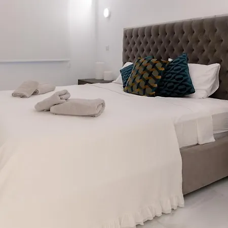 Apartment Luxurious Sea Front Three Bedroom *