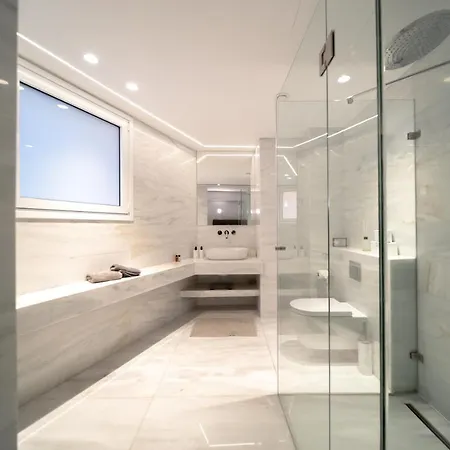 Luxurious Sea Front Three Bedroom Апартаменты Лимасол