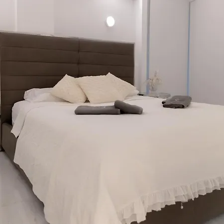 Apartment Luxurious Sea Front Three Bedroom *