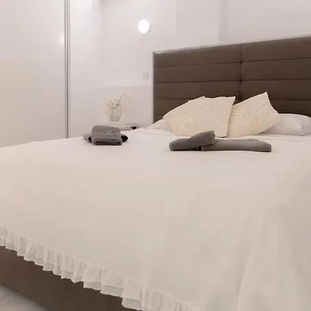 Luxurious Sea Front Three Bedroom * Лимасол